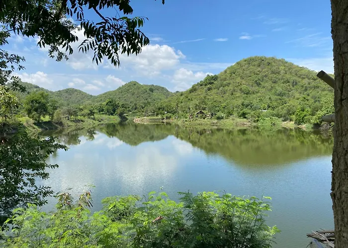 เต็นท์หรู Royal Mountain Hut Ratchaburi