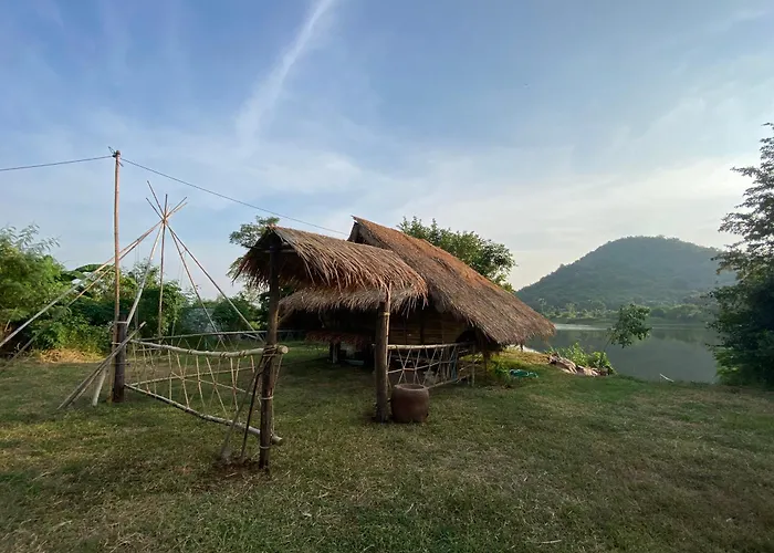 เต็นท์หรู Royal Mountain Hut Ratchaburi