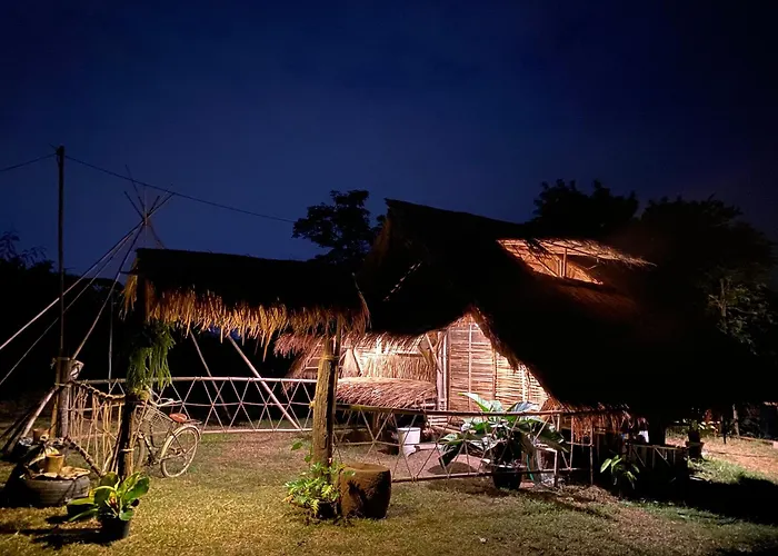 เต็นท์หรู Royal Mountain Hut Ratchaburi