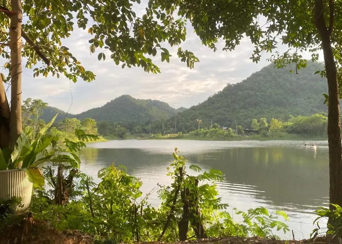เต็นท์หรู Royal Mountain Hut Ratchaburi