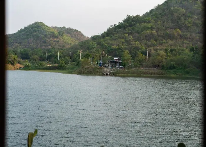 เต็นท์หรู Royal Mountain Hut Ratchaburi